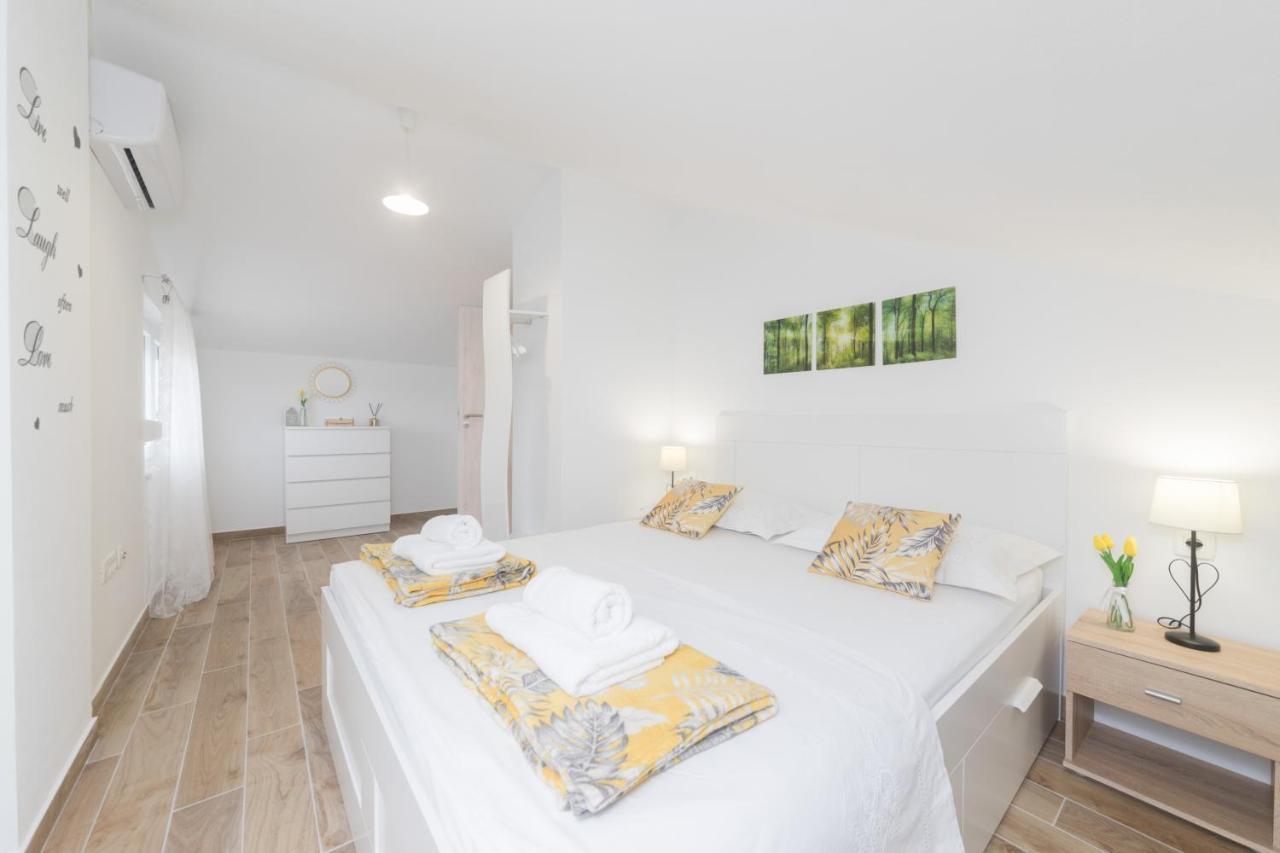 Agava Apartment Ugljan Ngoại thất bức ảnh